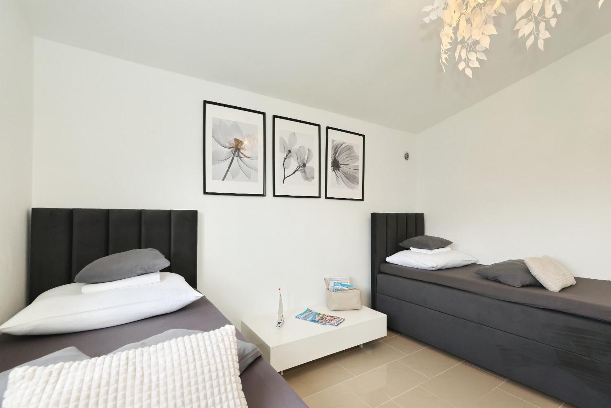 Apartments Rosini, 300M From The Beach With Shared Tavern And Bikes, Nin Zewnętrze zdjęcie