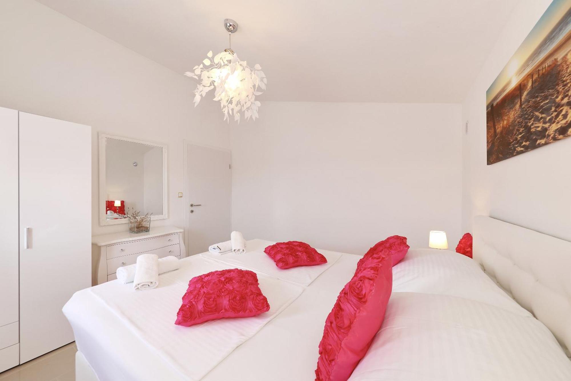 Apartments Rosini, 300M From The Beach With Shared Tavern And Bikes, Nin Zewnętrze zdjęcie